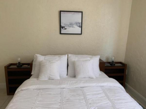 Cozy Private Room, near the Airport - Free parking - 01